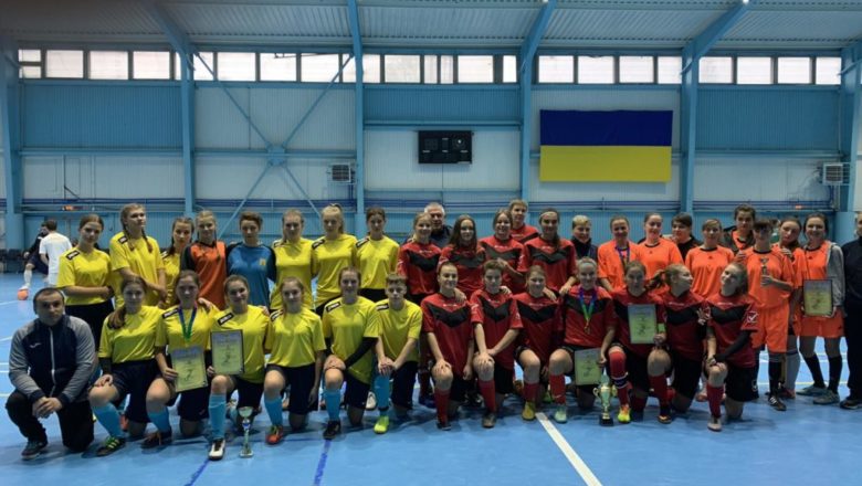Футболістки з Славутської ОТГ отримали “срібло” на обласному турнірі
