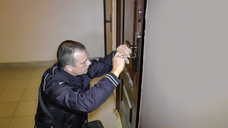 У Славуті врятували пенсіонера із замкненої квартири