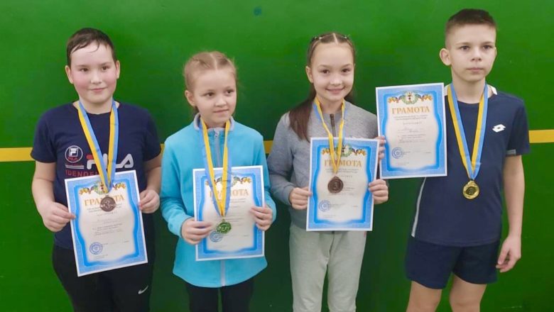 Юні тенісисти Славути вдало виступили на обласних змаганнях