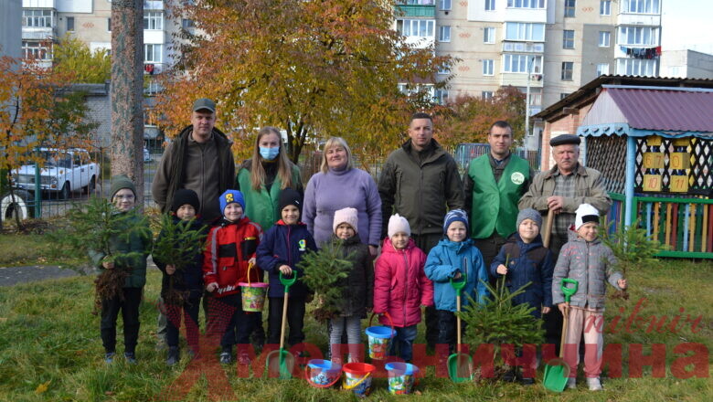 Озеленення дитячого садочка: НПП «Мале Полісся» залучив найменших славутчан до акції «Створимо ліси разом»