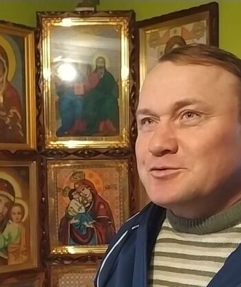 Електромонтер з Берездівської ТГ понад 30 років вишиває хрестиком