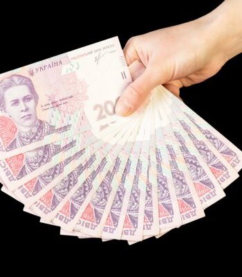 Заробила 500 гривень – сплатить понад 60 тисяч: жительку Хмельниччини засудили за торгівлю фальсифікатом