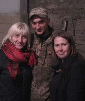Хмельничанка Ольга Тимченко 80 разів їздила на схід України: як допомагала військовим та з якими труднощами зіштовхувалась