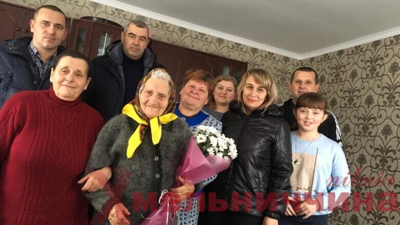 Білогірська громада вітала довгожительку Ніну Чепелюк із 90-річчям