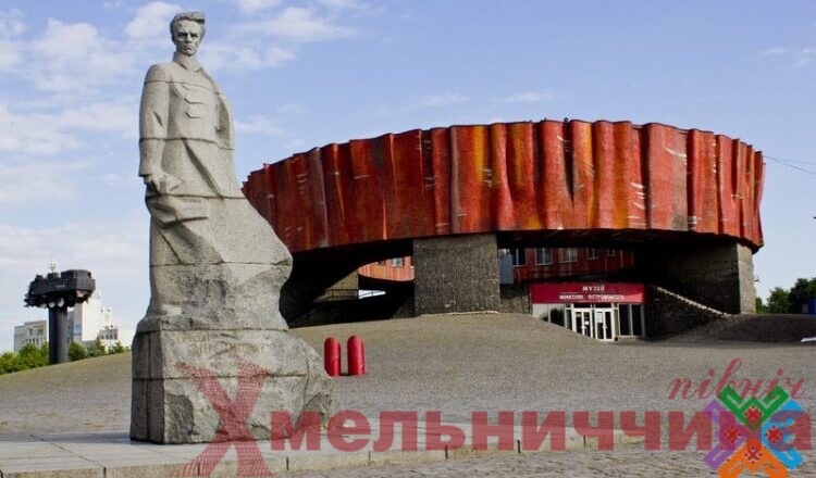 Пам’ятник Миколі Островському в Шепетівці хочуть демонтувати: позиція Хмельницької облради