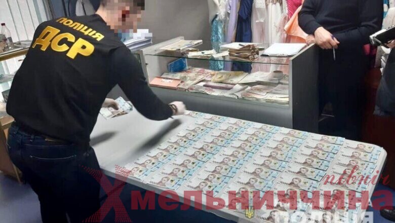 Автомобільні шахраї на Хмельниччині: викрито організовану злочинну групу