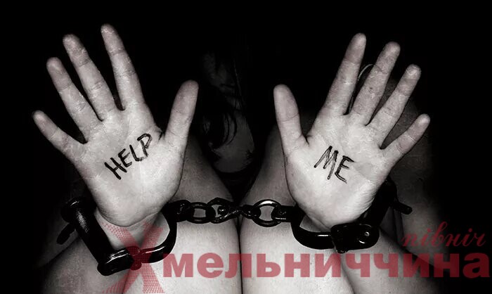 Як українським жінкам не стати жертвами торгівлі людьми на кордоні