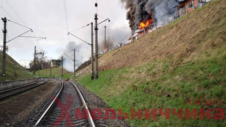 Обстріли залізничних станцій в центрі та на заході України: що відомо