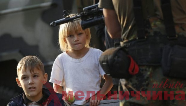 До уваги батьків: росія втягує українських дітей у війну