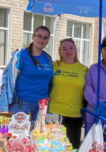Об’єднання «Жінки на підтримку армії. Шепетівка» організувало благодійний ярмарок, аби зібрати гроші для ЗСУ