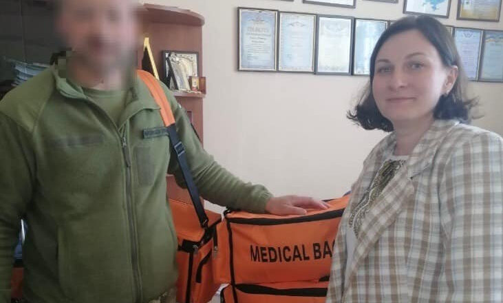 Судилківська громада отримала естонські медичні сумки з ліками для військових