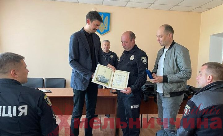 За бездоганну службу: поліціянт із Шепетівки отримав відзнаку від ВР України