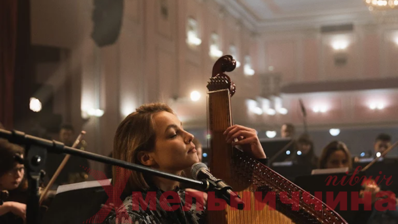 «Скажи мені, Боже»: хмельничанка присвятила пісню кожному українцеві, який пережив 100 днів війни