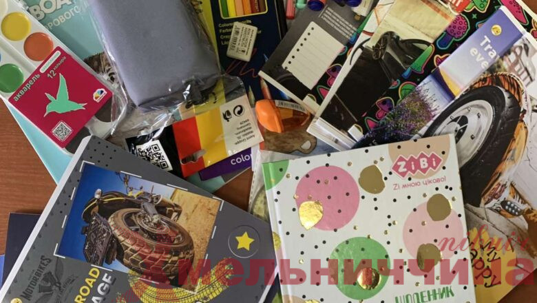 «Готуємо дітей до школи»: у Нетішинській громаді дітям роздали подарункові набори