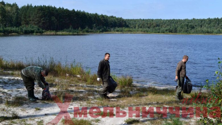 Міжнародний день чистих берегів: працівники НПП «Мале Полісся» прибрали «Озеро Святе»