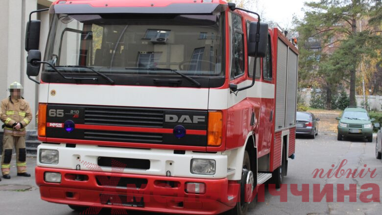 Військові вогнеборці Хмельниччини отримали сучасне пожежне авто від благодійників Чеської республіки