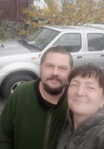 Родина з Нетішина “пригнала” 50 автомобілів з-за кордону для ЗСУ