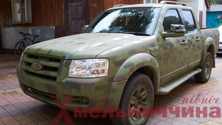 На Плужненщині збирають кошти на автомобіль для ЗСУ, які тримають оборону в районі Бахмуту