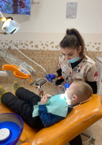 «VSD»: дитяча стоматологія або чому важливо лікувати молочні зубки на ранніх стадіях захворювання