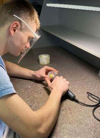 Кутюр’є щасливих усмішок: помічник зубного техніка “Фенікс-Дент” Вадим Базильчук про особливості професії 