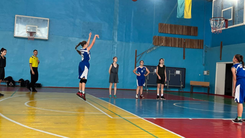 Дві дівочі команди з Шепетівського району – у ТОП-5 чемпіонату області з баскетболу