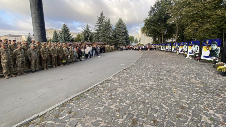 До Дня Захисника та Захисниці громади Шепетівщини вшанували полеглих Оборонців
