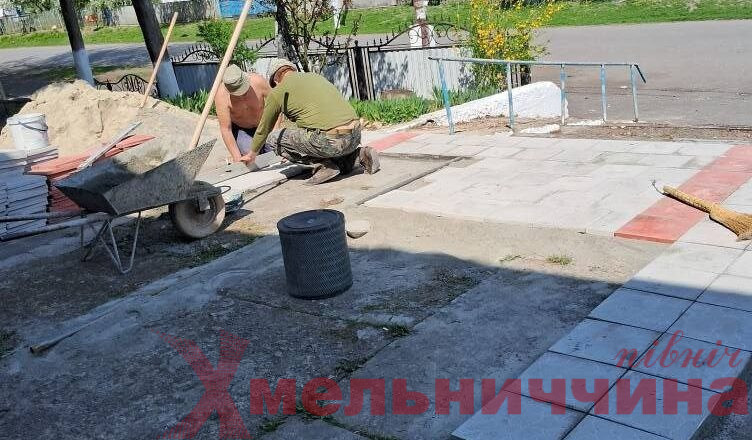 Як толокою громади та агропідприємства відновили інфраструктуру сільського клубу, що у Зеленцях