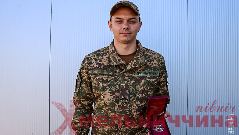 Нетішинський гвардієць, який вистояв у Гостомелі та пережив полон, отримав відзнаку «За стійкість та незламність»