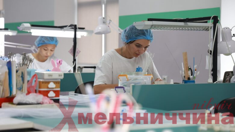 На Хмельниччині працює єдиний в Україні виробник одноразового медичного інструментарію – фабрика «Каммед»