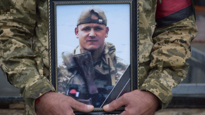 У Шепетівку “на щиті” повернувся Захисник Максим Шарапов