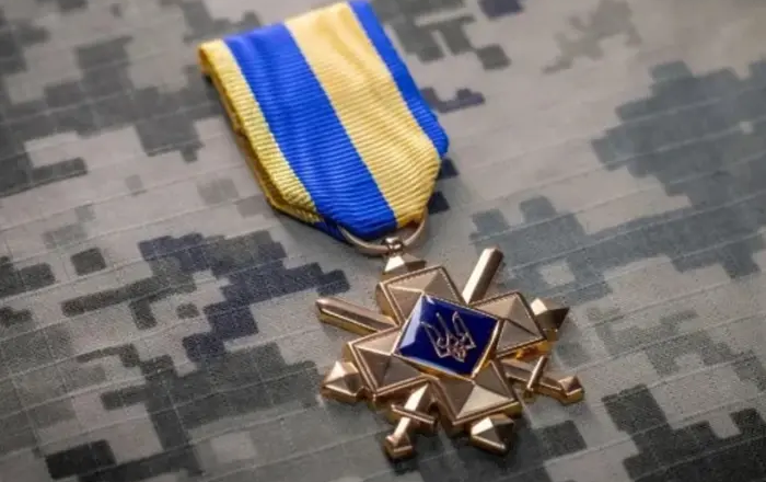 Які державні гарантії можуть отримати військові, нагороджені відзнакою Президента України «Хрест бойових заслуг»