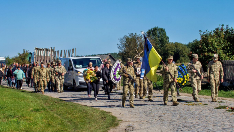 Добрий, чуйний, працьовитий – він був справжньою опорою своїй сім’ї: в Улашанівській громаді у засвіти провели Воїна Миколу Антонова