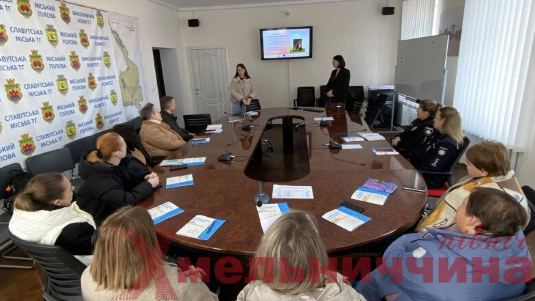 Дім, де панує любов: у Славуті популяризують альтернативні форми сімейного виховання