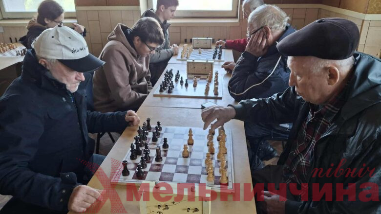 Шахи без віку: у Шепетівці пройшов турнір із швидких шахів серед ветеранів