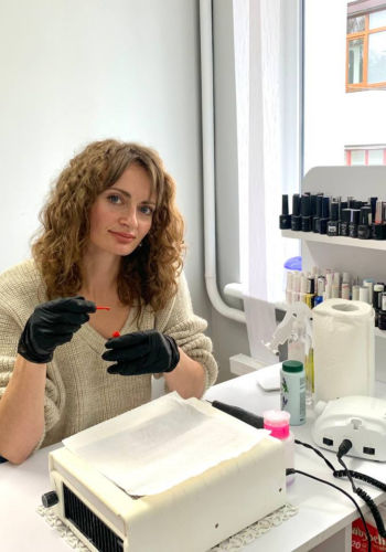 «Минуле ми не можемо змінити, але майбутнє творимо самі». Надихаюча історія Яни Каліної, переселенки з Донеччини