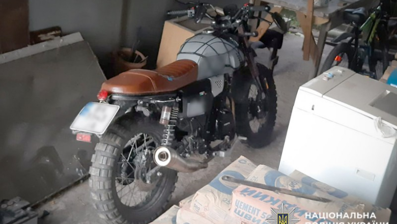 У лісі на Шепетівщині сталась аварія: двох людей госпіталізували