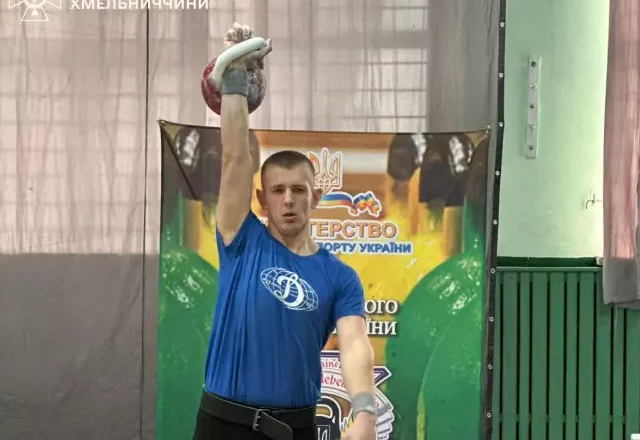 Рятувальник з Хмельниччини Микола Шалан здобув “бронзу” Кубка України з гирьового спорту