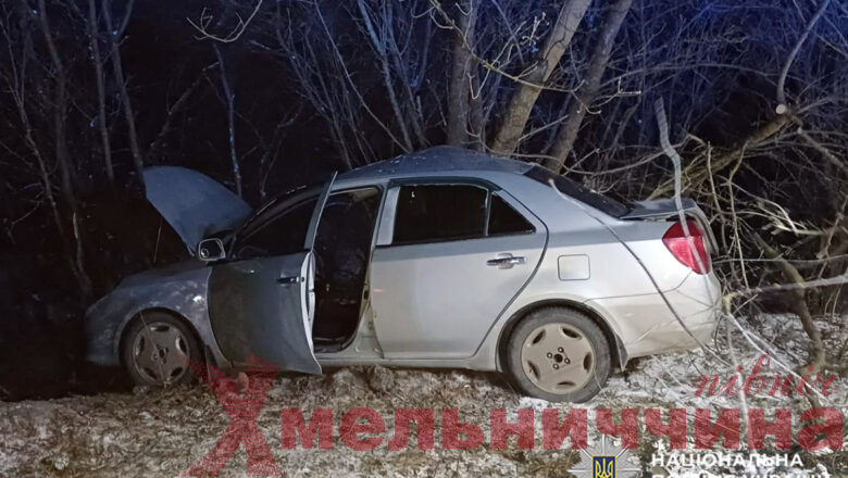 На Ізяславщині внаслідок нічної ДТП загинула жінка: поліція з’ясовує обставини