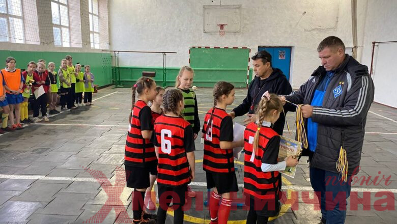 Новорічний драйв на майданчику: Берездівський ліцей приймав футзальний турнір