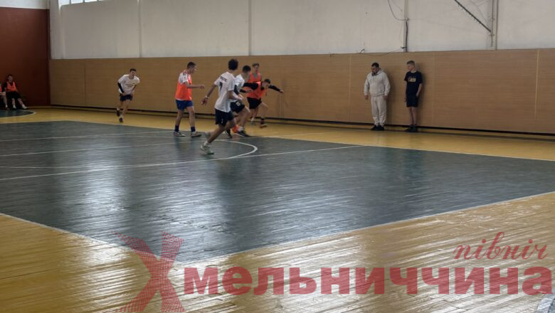 У Ізяславській громаді змагались шкільні футбольні команди (відео)