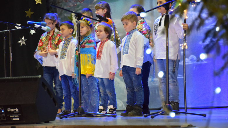 У Шепетівці відбувся фестиваль «Різдвяна зірочка»: як громада береже традиції під час війни