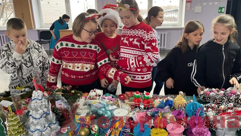 Добро зі шкільних парт: як у гімназії «Ерудит» ярмаркували заради Перемоги