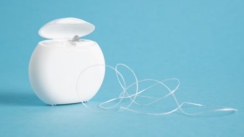 Зубна нитка: проста звичка, яка зберігає усмішку: пояснює стоматологиня Надія Августінова