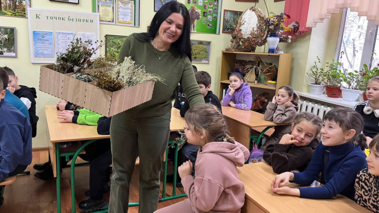 Скарбниця природи поруч: юні славутчани опановували секрети лікарських рослин