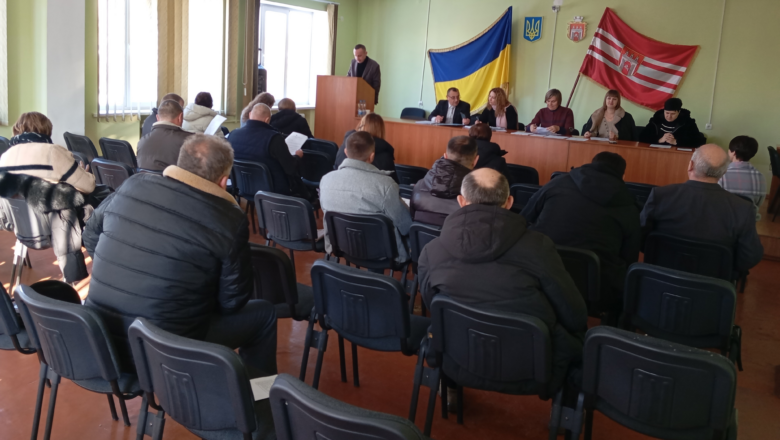 Гроші на оборону, доплати вчителям та світло в оселях: підсумки позачергової сесії в Ізяславі