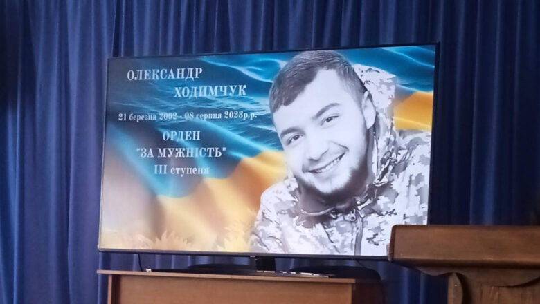 У Полонській громаді вшанували пам’ять полеглих Захисників та відзначили чинного військовослужбовця