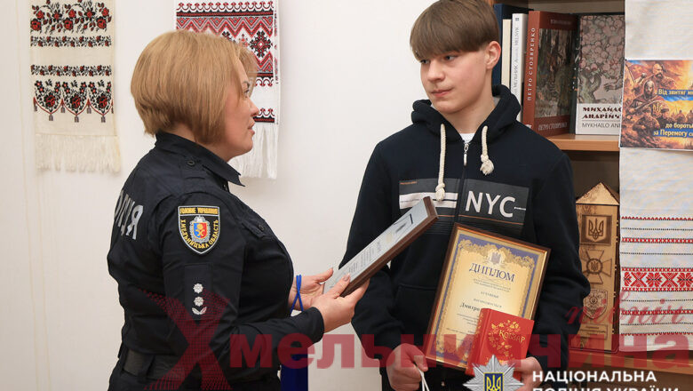 Подвиг батька очима сина: у Хмельницькому нагородили переможця патріотичного конкурсу