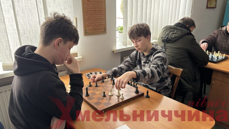 Інтелектуальні баталії в Ізяславі: визначено кращих шахістів шкільної ліги «Пліч-о-пліч»