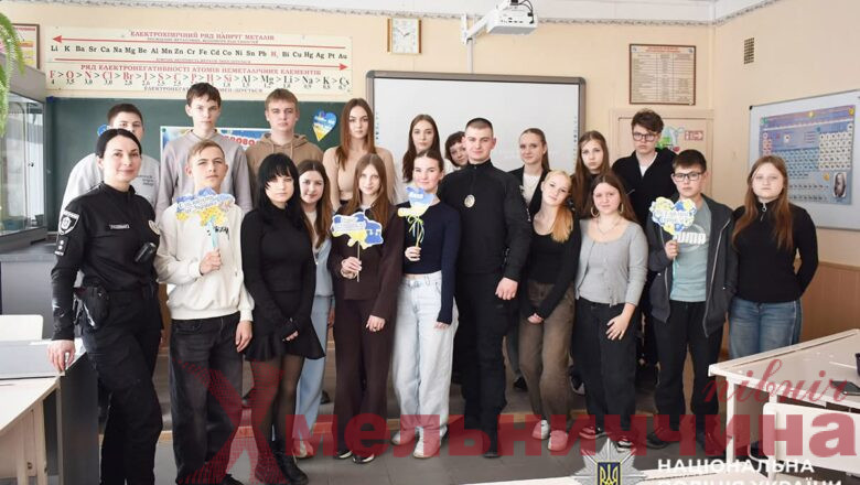 «Служба на передовій — це витримка і відповідальність»: боєць «Миротворця» зустрівся з ліцеїстами Шепетівки