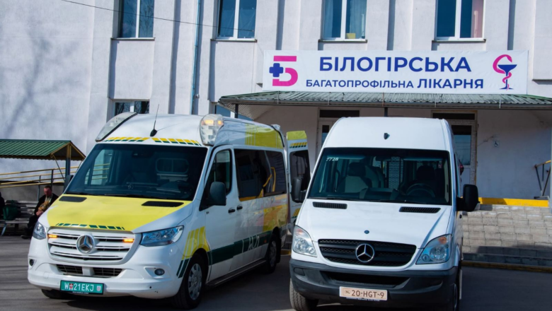 Медичні заклади Білогірщини отримали два спецмобілі Mercedes